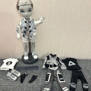 Rainbow High Shadow High Ash Silverstone with all his original accessories